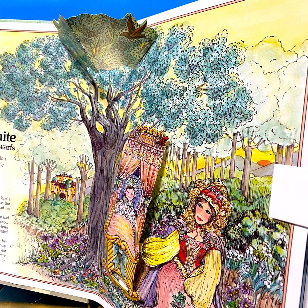 SNOW WHITE AND THE SEVEN DWARFS  HARDCOVER COLORFUL POP UP BOOK VTG 90’s - Picture 3 of 16
